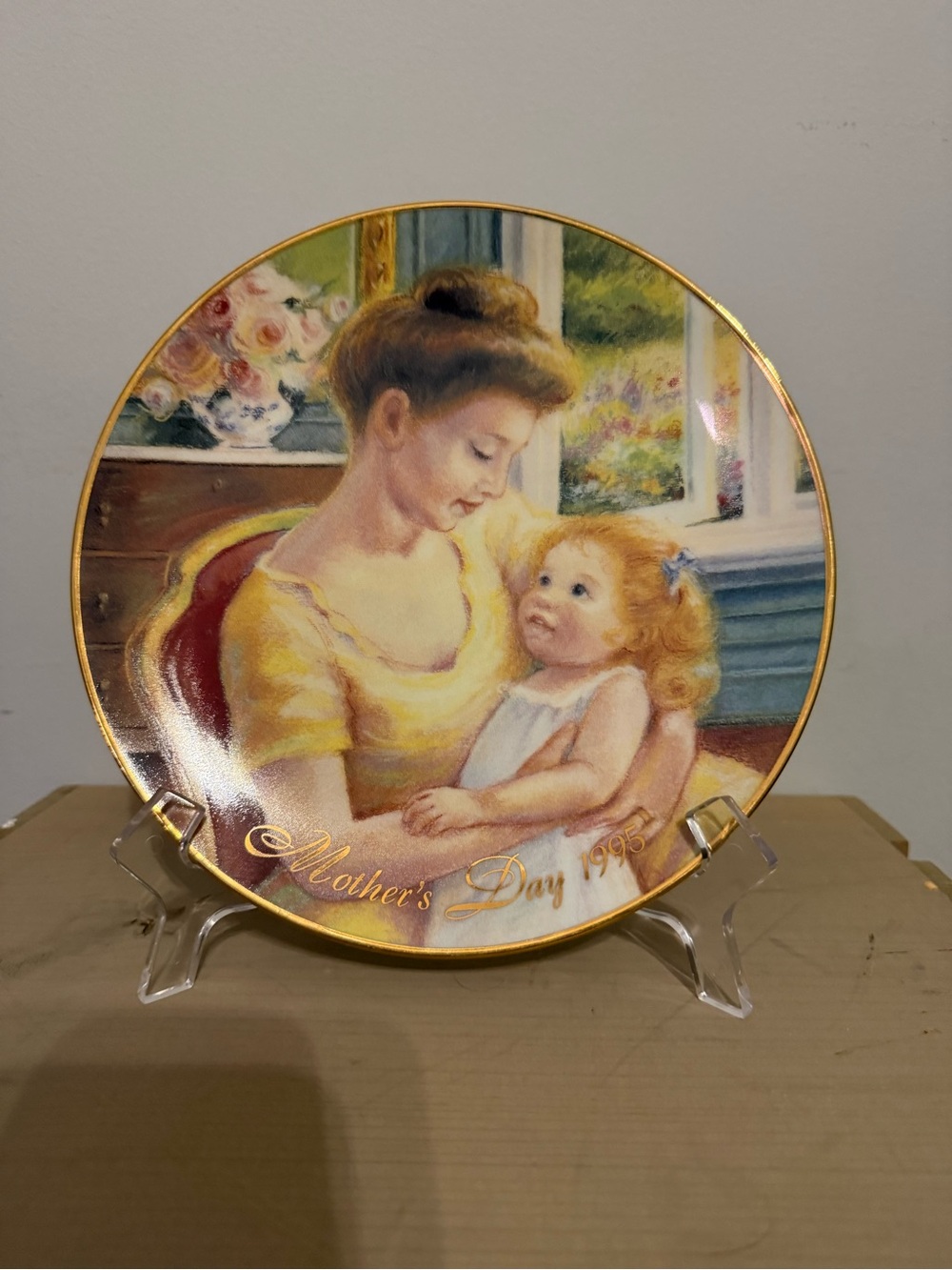 Avon 1995 Mother's Day Decorative Plate with Gold Trim
